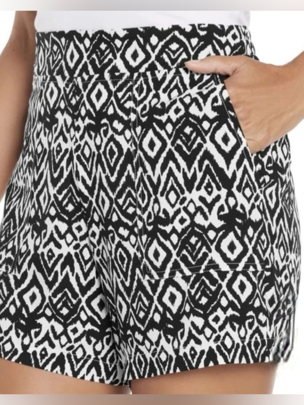 Wildfox Women's Relaxed Fit Pull-on Shorts Black & White Geometric Print Sz XL